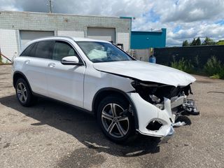 2017 Mercedes-Benz GLC 300 - Exterior Front Right Corner Image